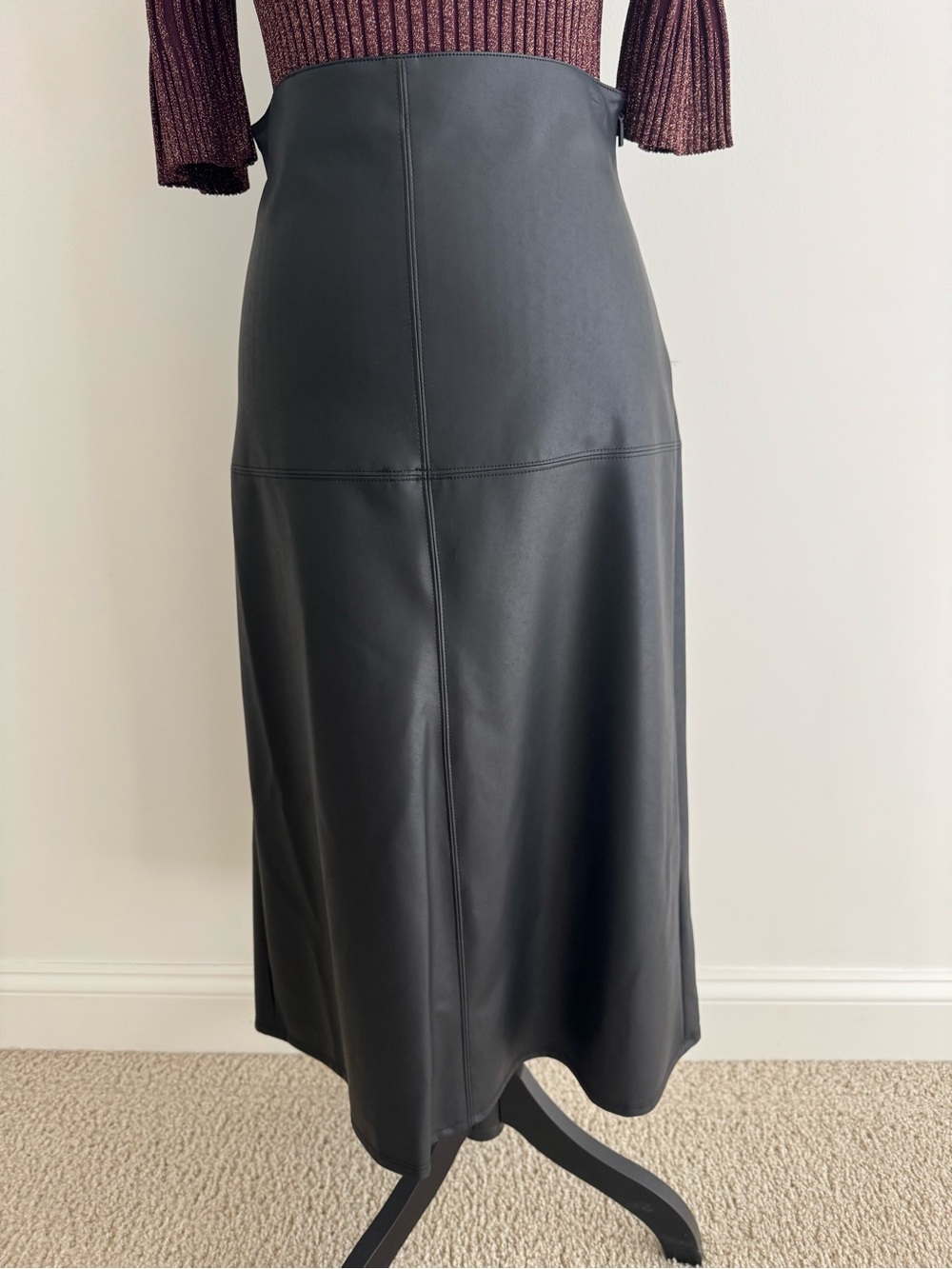 MaxMara Black Faux Leather Midi Skirt - Sleek Panel Design